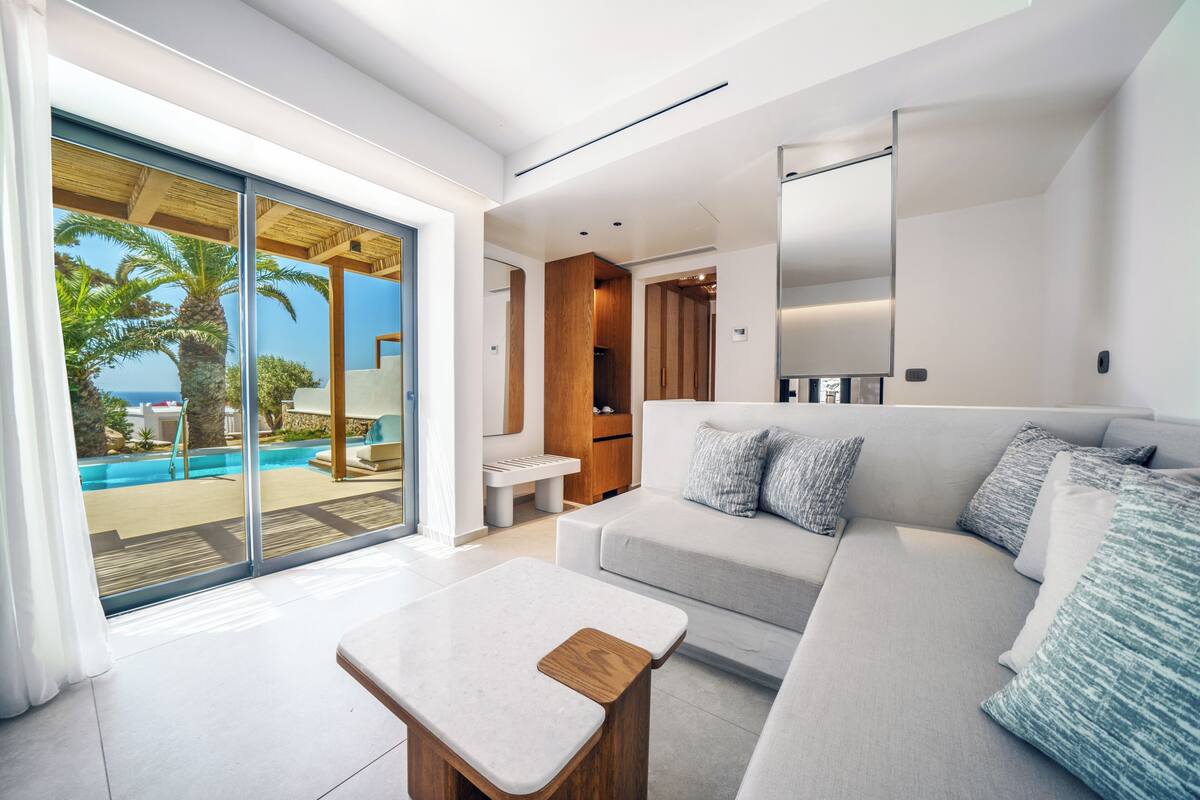Aegean Junior Suite with Private Pool & Sea View | Coffres-forts dans les chambres, Wi-Fi gratuit, draps fournis