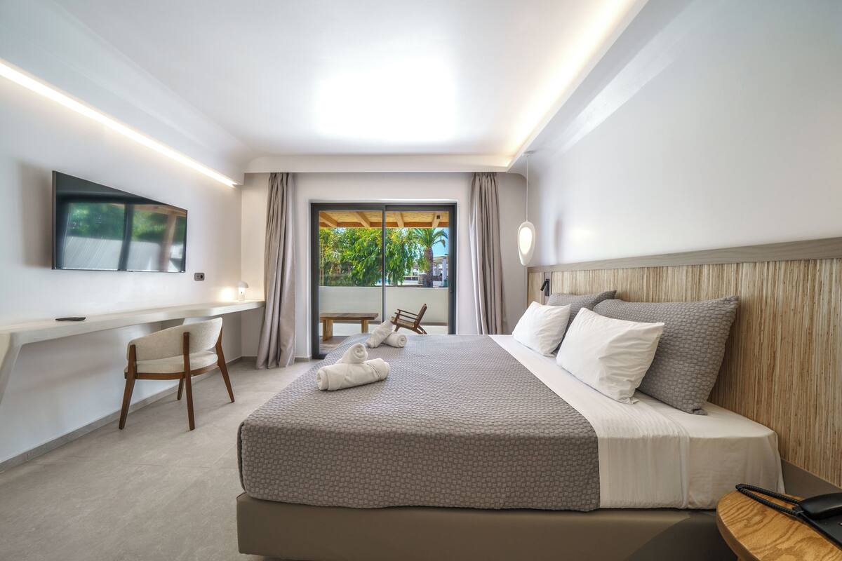 Accessible Premium Room with Balcony & Sea View | Coffres-forts dans les chambres, Wi-Fi gratuit, draps fournis