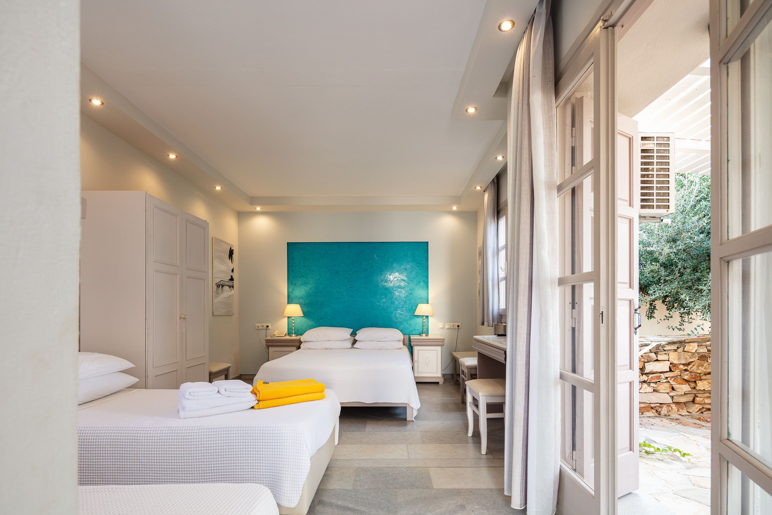 Aegean Quadruple Room with Terrace & Sea View | Brankas, Wi-Fi gratis, dan seprai linen