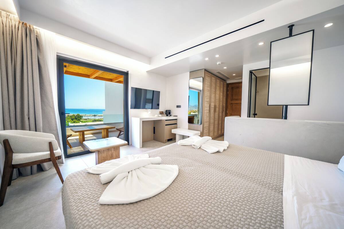 Premium Aegean Room with Balcony & Sea View | In-room safe, WiFi (free), bed sheets