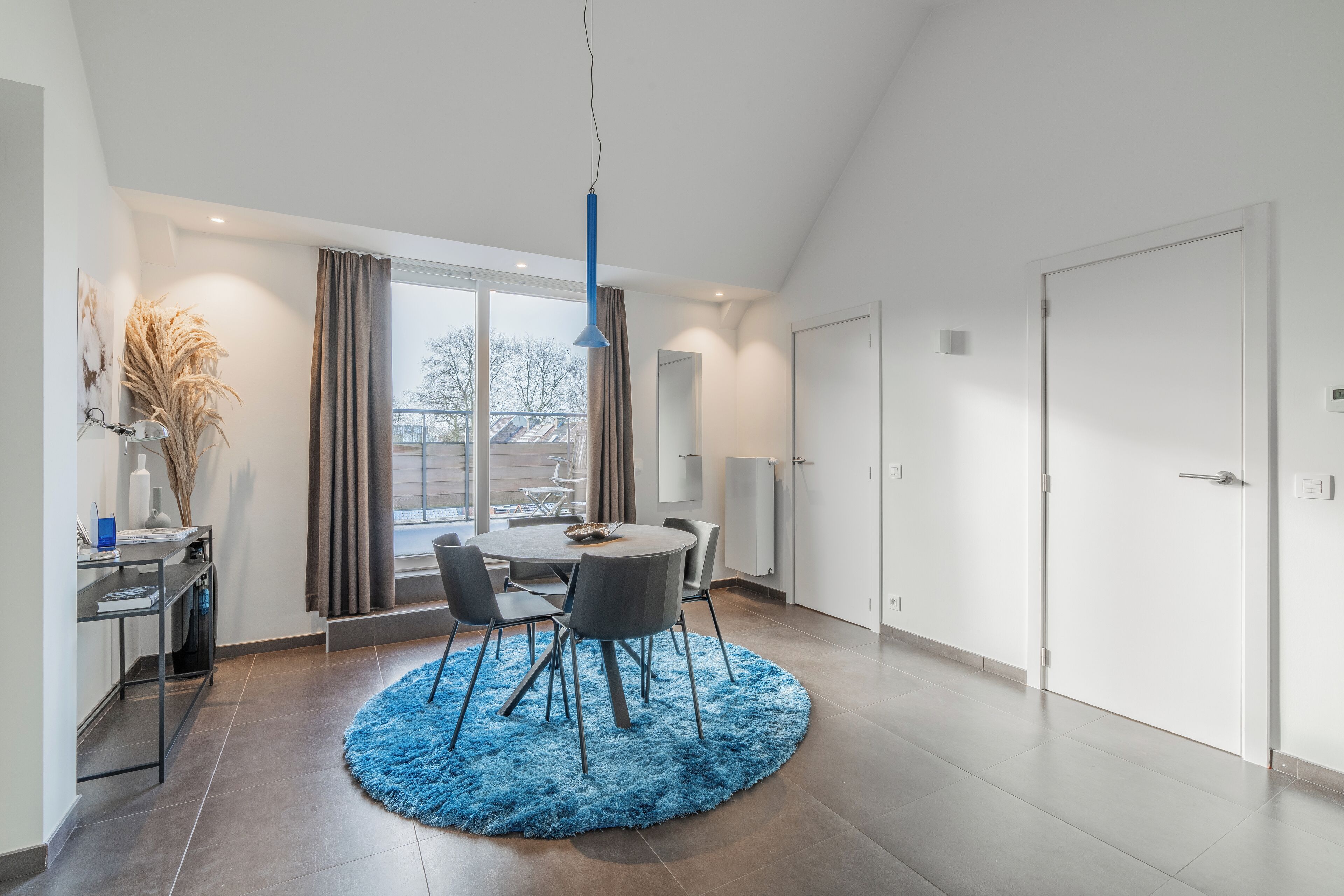 Deluxe Suite | Hypo-allergenic bedding, minibar, in-room safe, desk