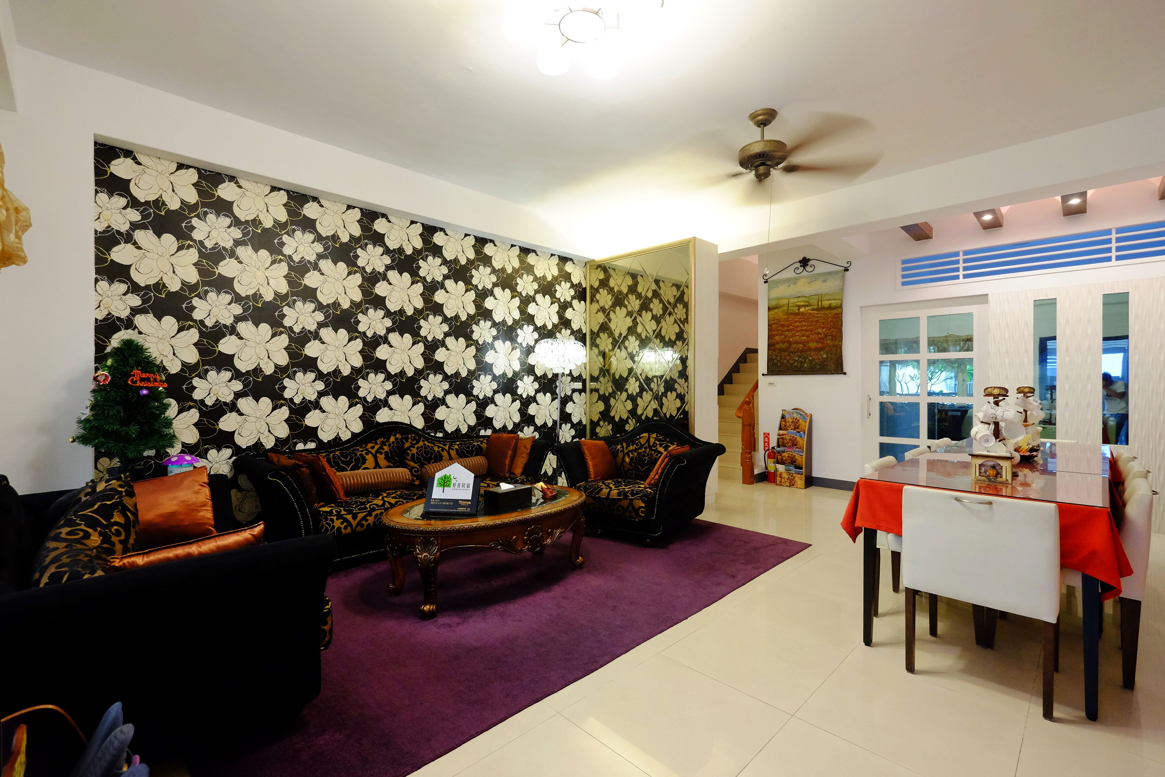 En 32-tommers LED-TV med kabel-kanaler samt TV