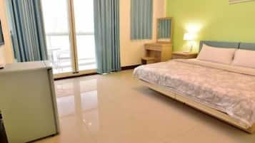Classic Quadruple Room | Desk, rollaway beds, free WiFi