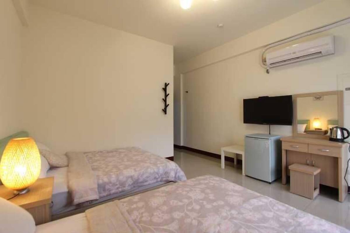 Habitación cuádruple estándar | Escritorio, camas extra y wifi gratis