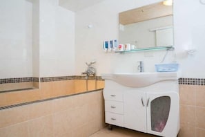 Familienzimmer, Bergblick (8 Adult) | Badezimmer