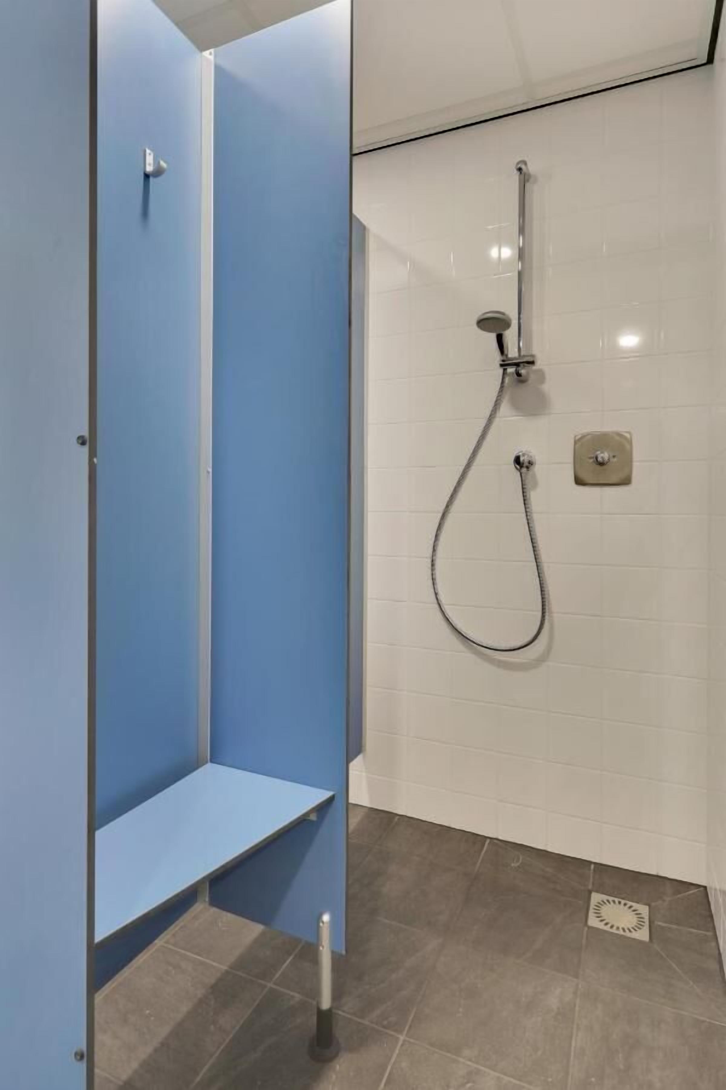 Badezimmer | Dusche, Haartrockner