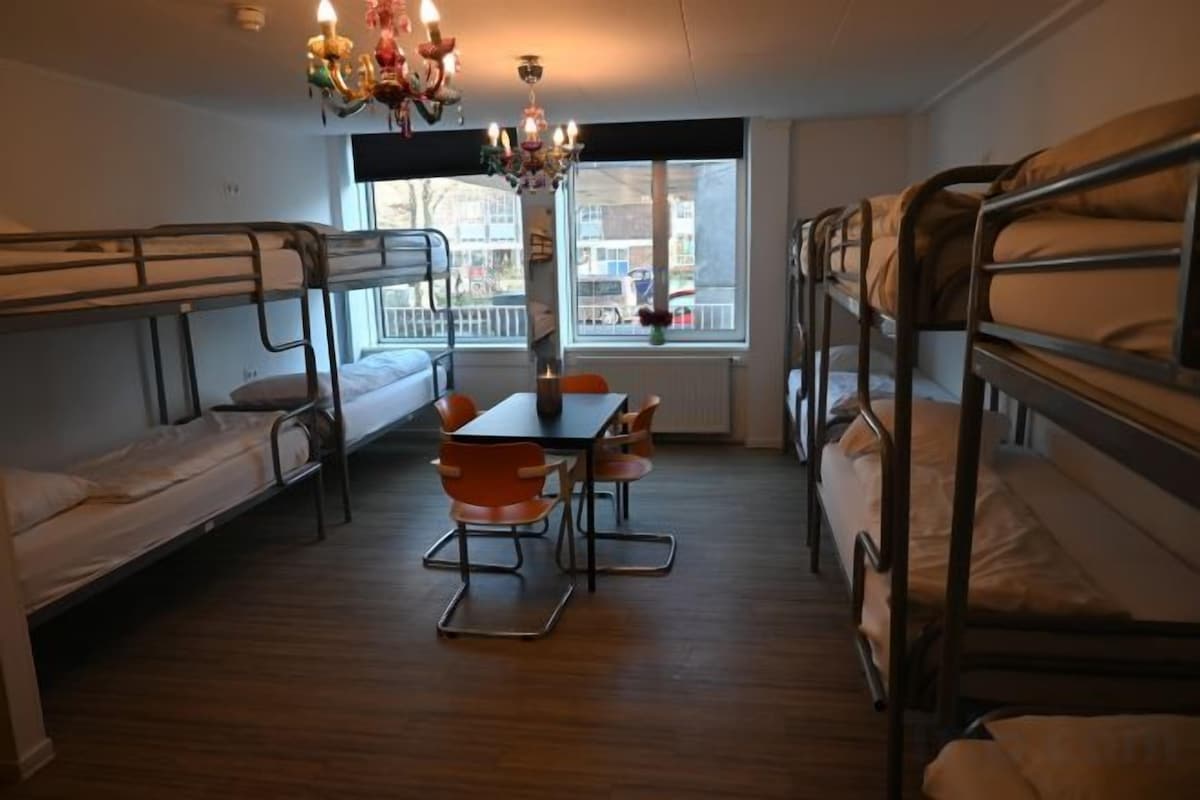 In-room safe, desk, iron/ironing board (on request), WiFi (free)