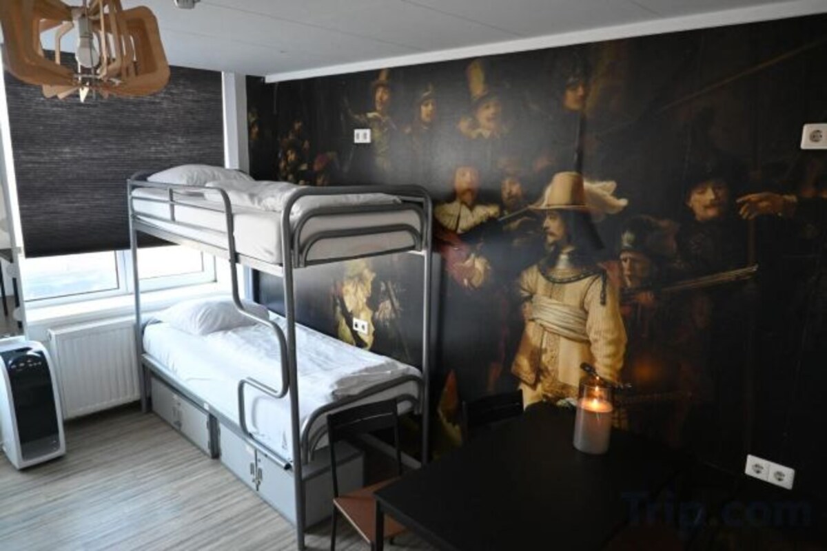 Bed In Shared Dormitory, Shared Bathroom (6 Person)