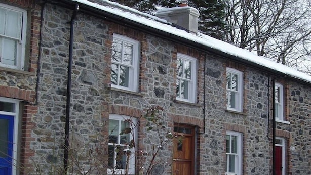 A stone building with multiple windows and doors, some with snow on the ground. - Bronfelin & Troed-y-rhiw Holiday Cottages (Llanwrtyd Wells)