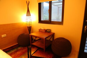 Minibar, desk, blackout curtains, free WiFi - Ciao Home (Toucheng)