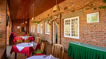 Café da manhã com buffet grátis todos os dias