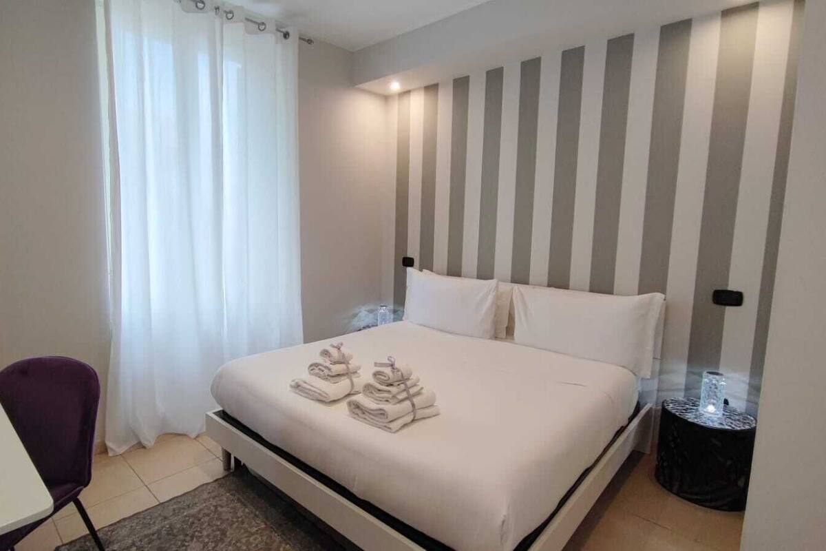 1 bedroom, premium bedding, minibar, desk