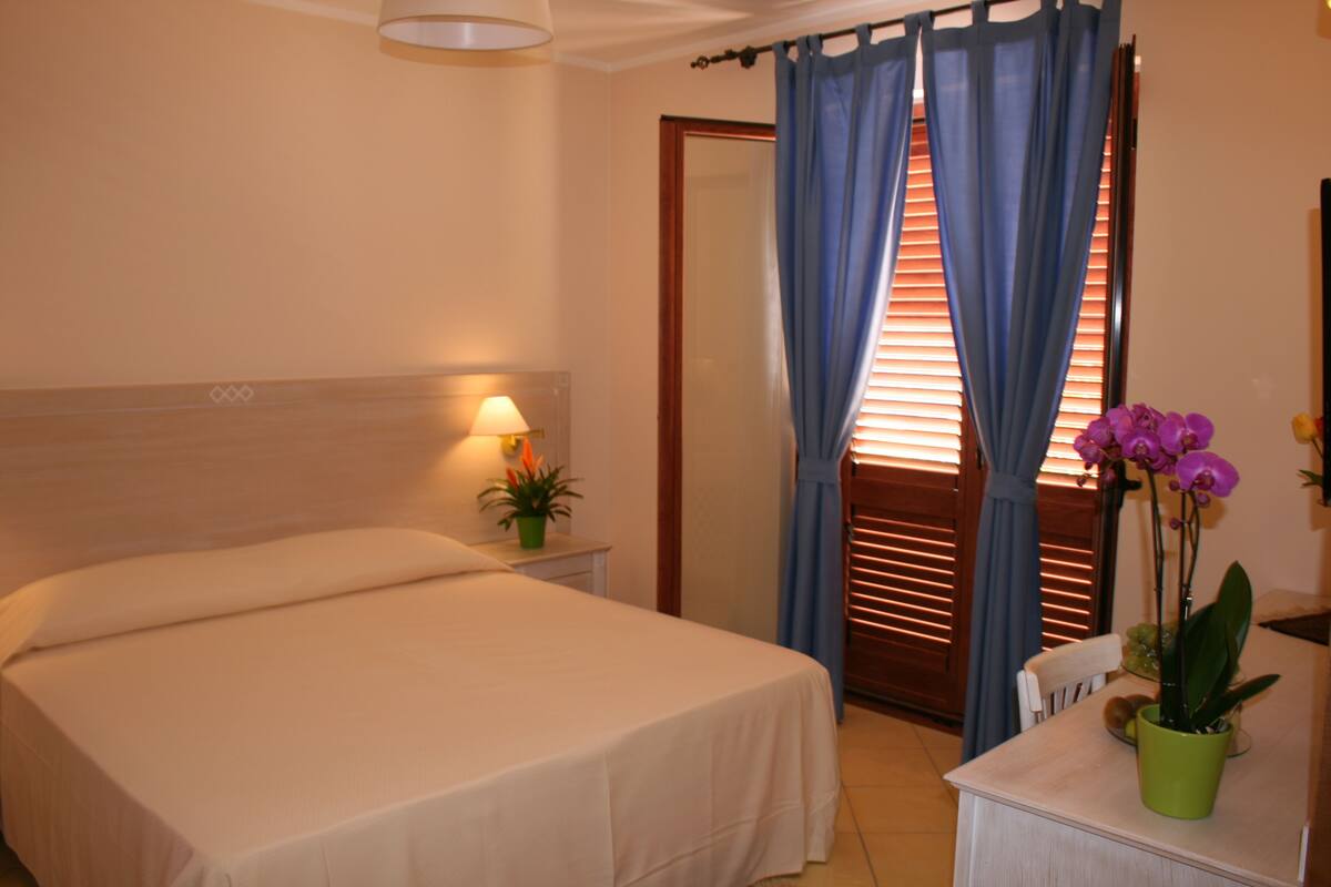 superior double or twin room | premium bedding, minibar, in-room safe, desk