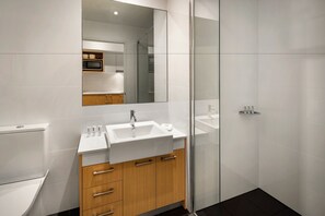 샤워 시설, 무료 세면용품, 헤어드라이어, 타월