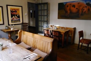 Restaurant - The White Hart Inn (Cheltenham)