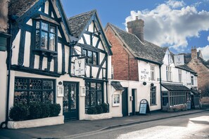 Exterior - The White Hart Inn (Cheltenham)