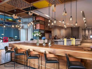 3 bars/lounges, rooftop bar - Novotel Bangkok Sukhumvit 20 (Bangkok)