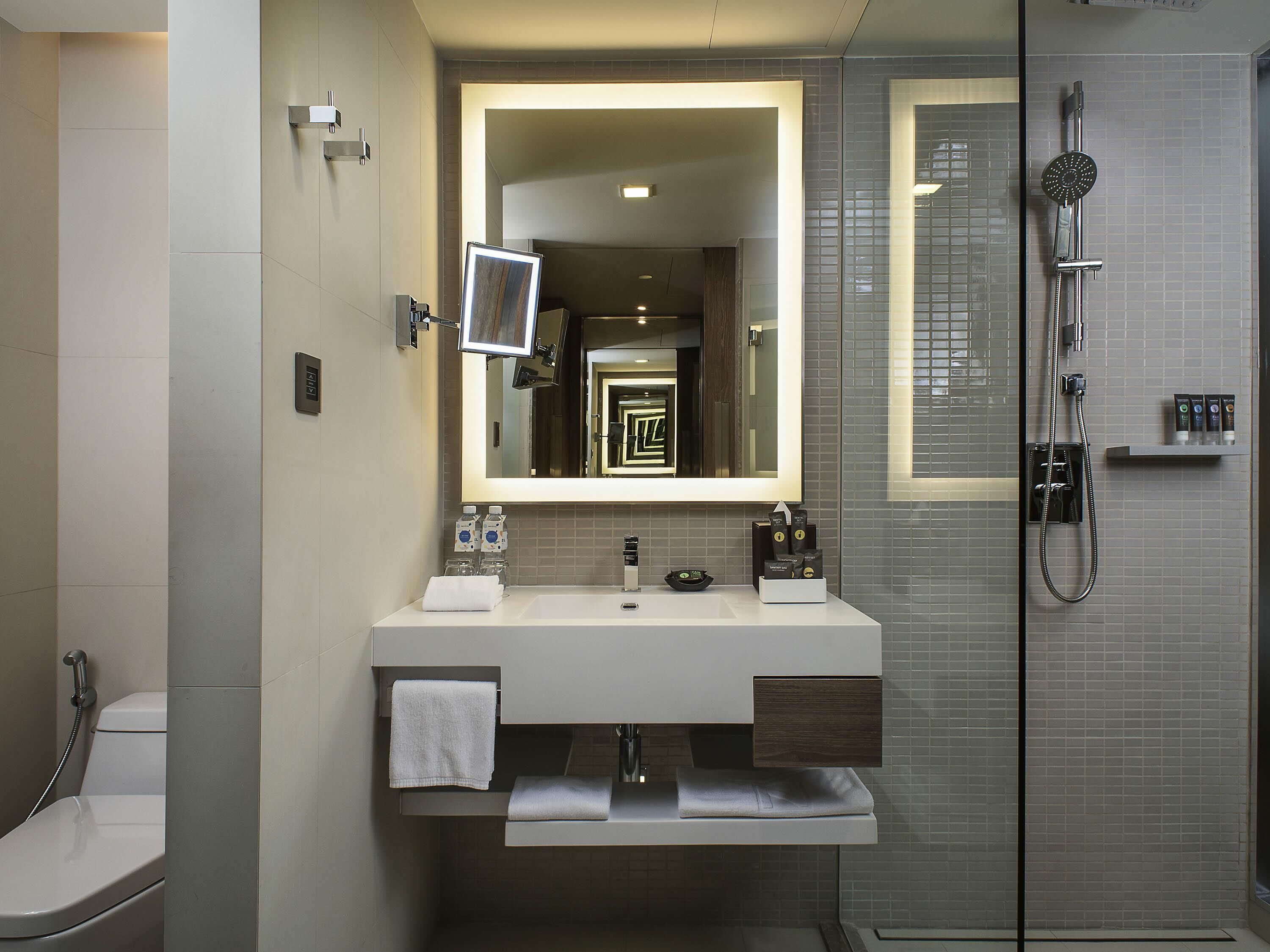 Minibar, safe på rommet, skrivebord og skrivebord for bærbar PC