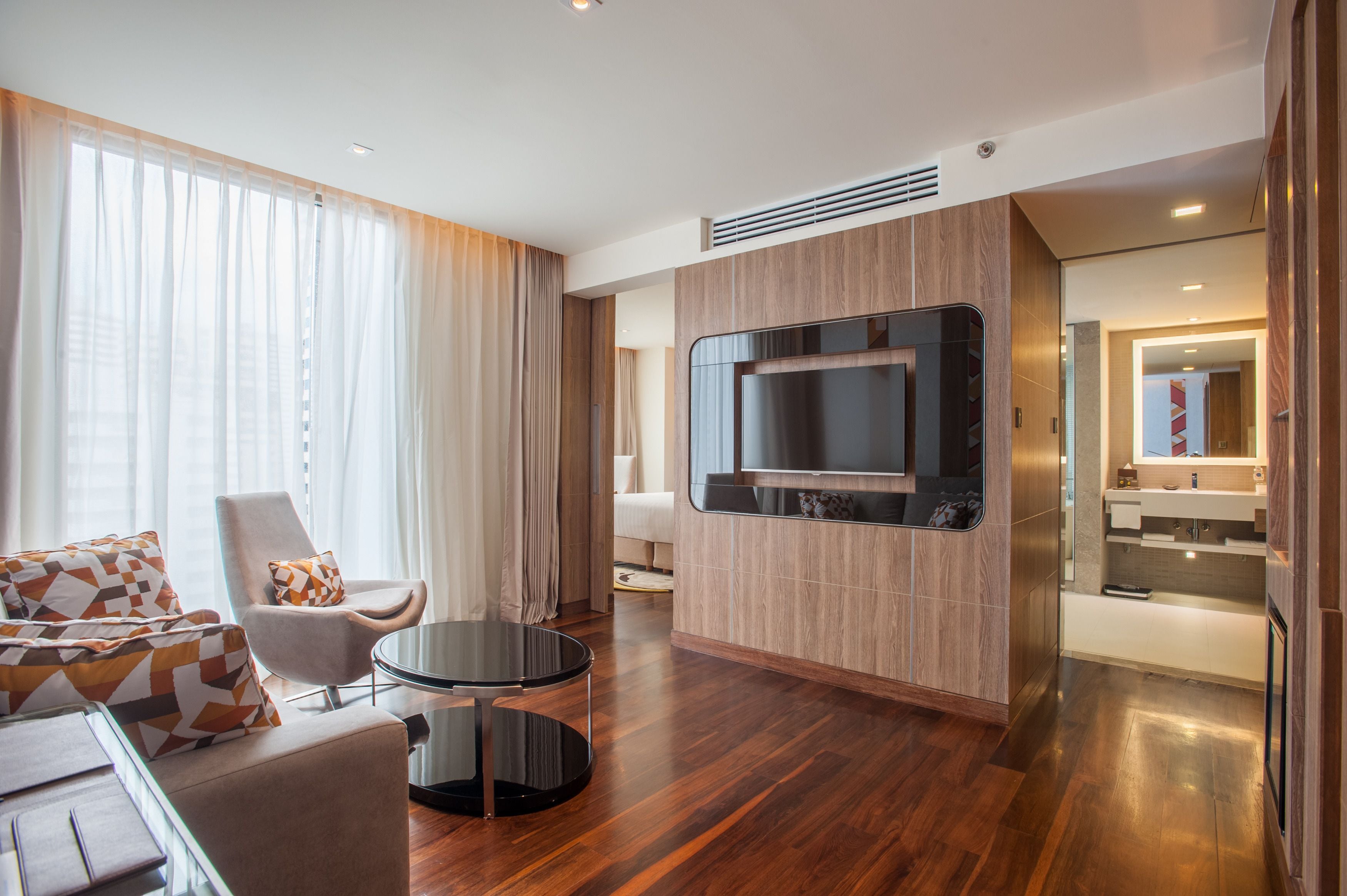 family suite, 1 king bed | 1 bedroom, minibar, in-room safe, desk