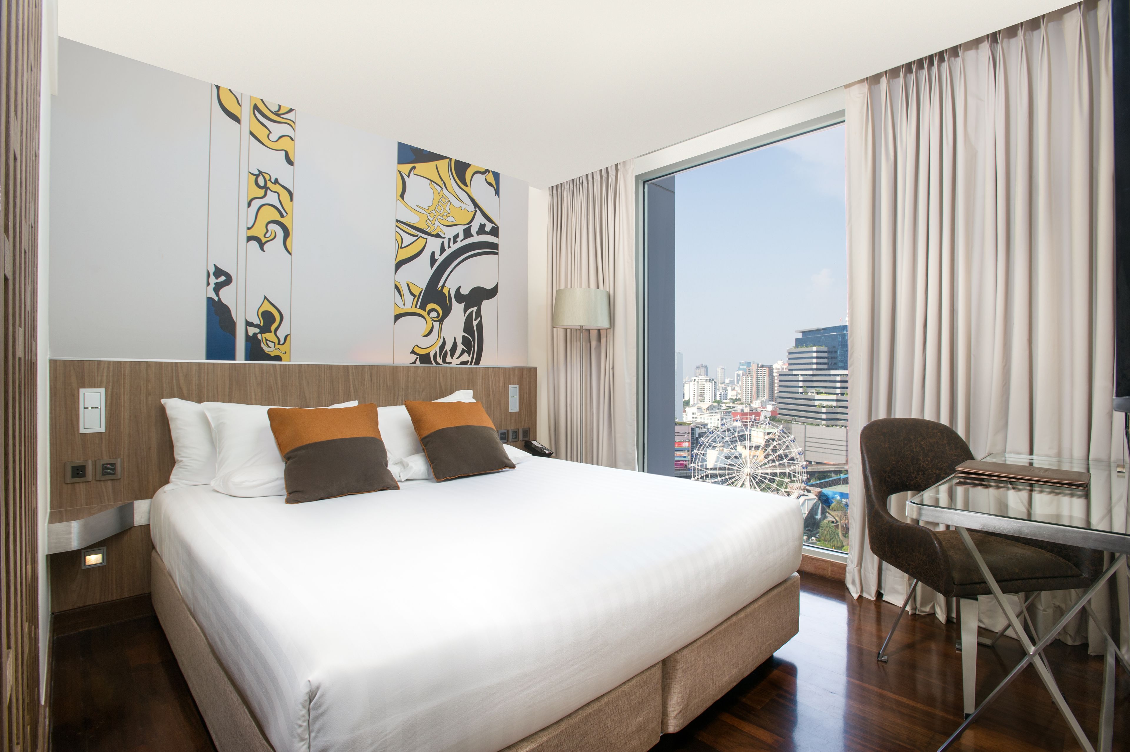 superior room, 1 king bed, city view | 1 bedroom, minibar, in-room safe, desk