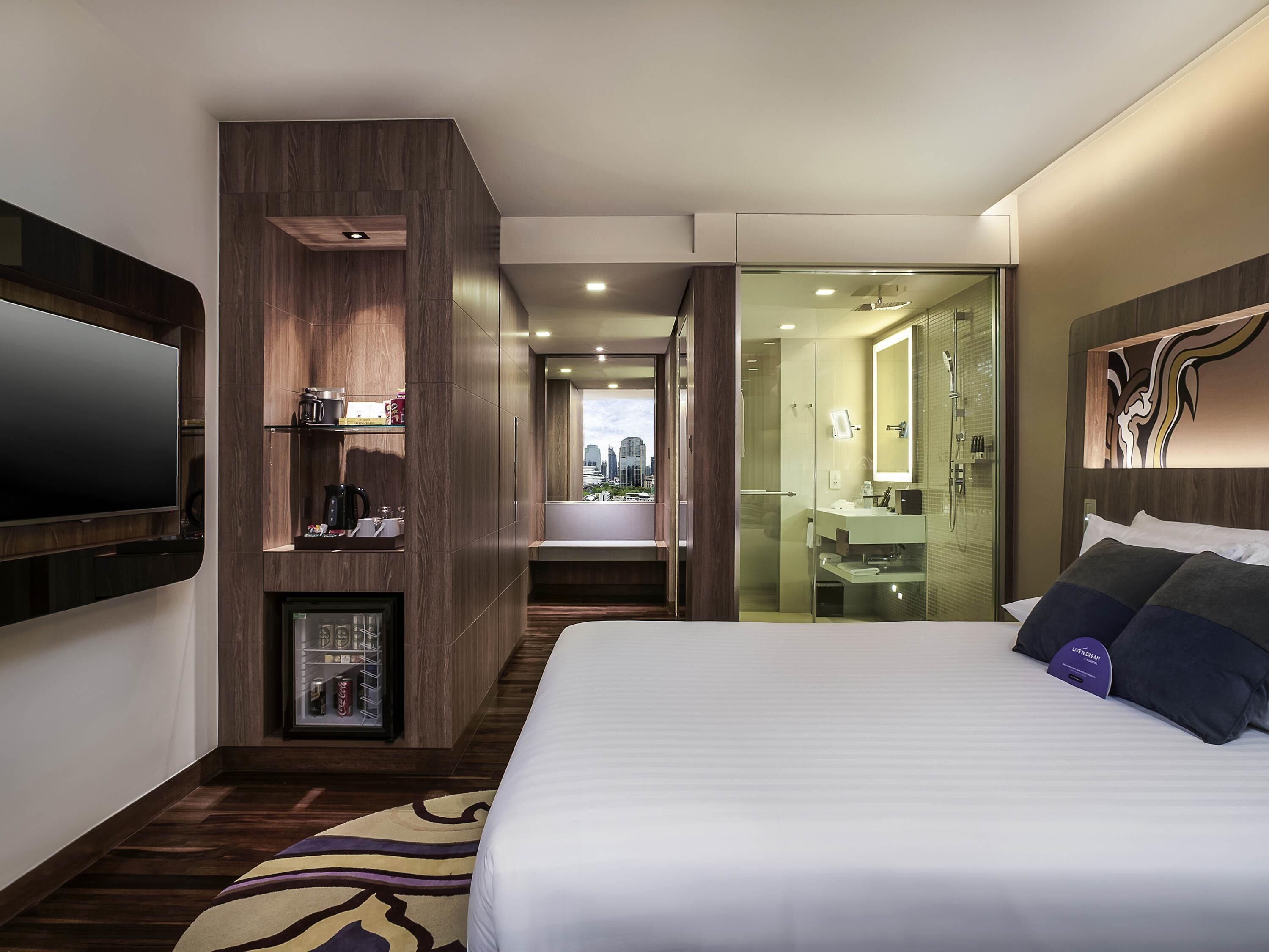 Deluxe Room, 1 King Bed, City View