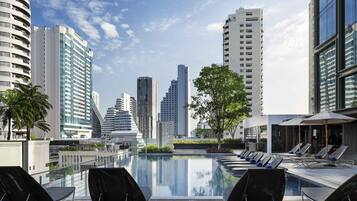 Outdoor pool, pool umbrellas, sun loungers