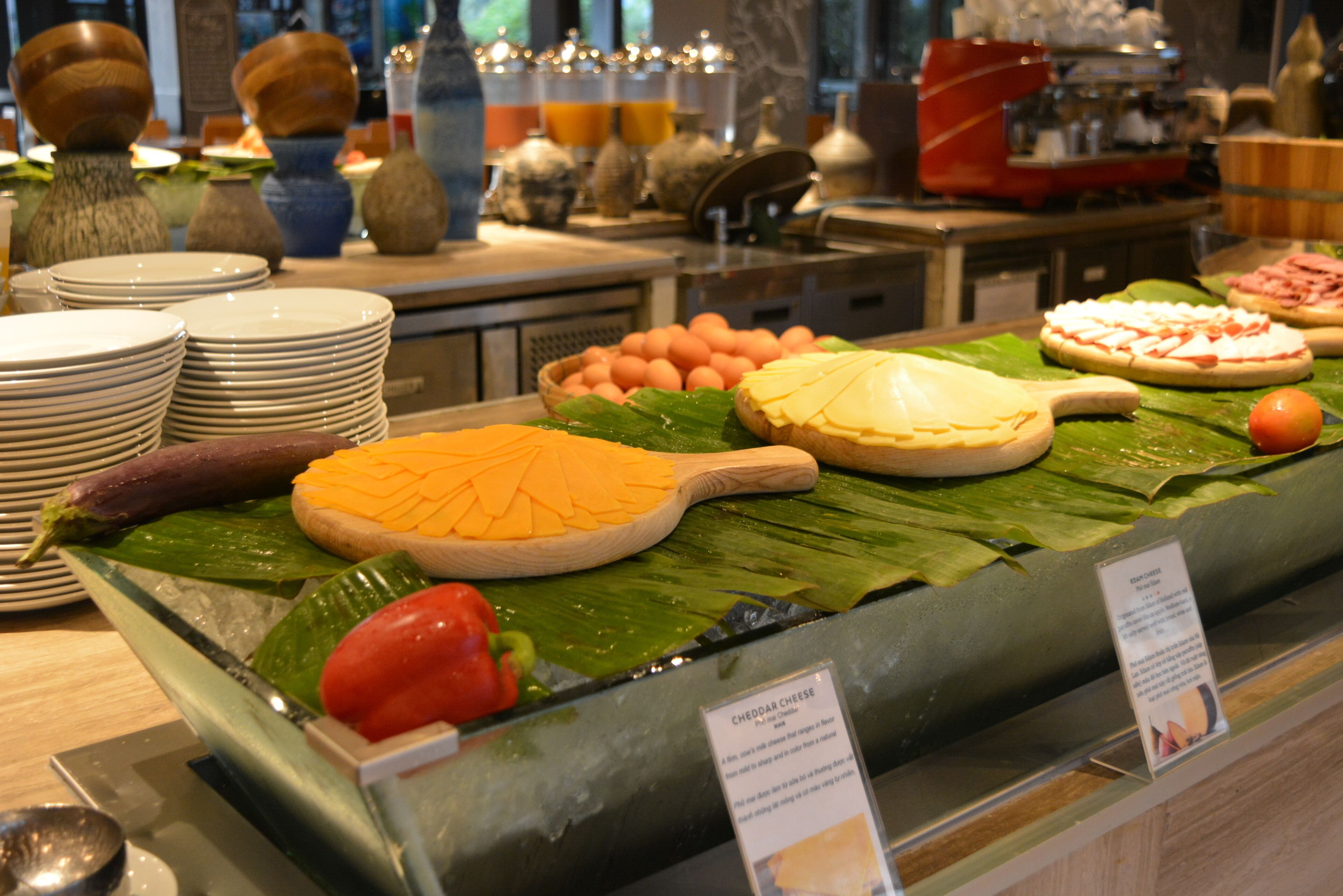 daily buffet breakfast (vnd 408000 per person)