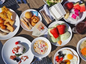 Päivittäinen buffetaamiainen (408000 VND per henkilö)