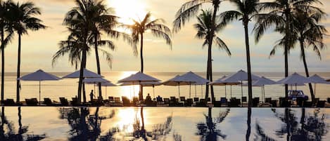 2 outdoor pools, sun loungers