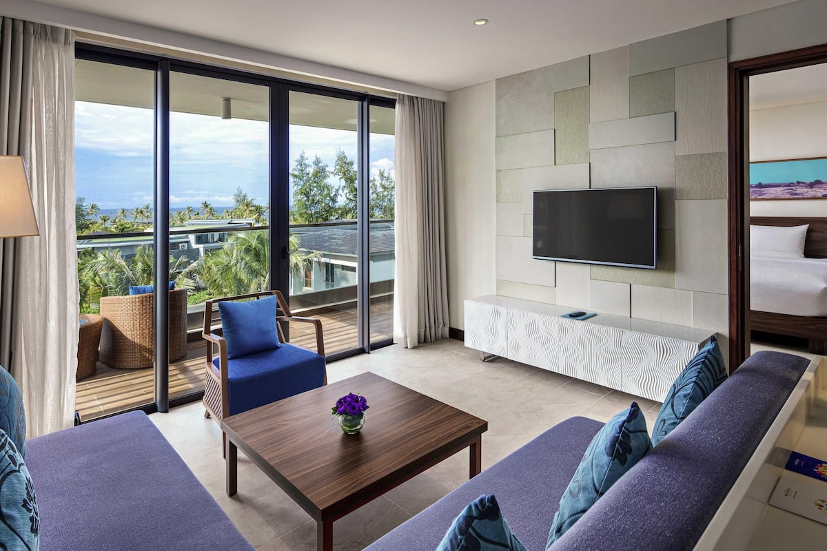 Superior Suite, 1 Double Bed | Minibar, in-room safe, desk, laptop workspace
