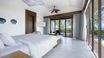 Deluxe Bungalow, 1 King Bed, Private Pool, Beachfront