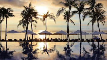 2 piscinas al aire libre, sillones reclinables de piscina