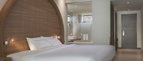 Deluxe Room, 1 King Bed | 1 bedroom, minibar, in-room safe, individually decorated