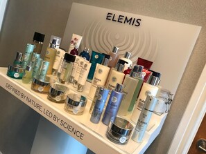 Free toiletries, hair dryer, towels - Shaw Hill Golf Resort & Spa Hotel (Chorley)