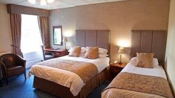 Superior Twin Room | Desk, iron/ironing board, free WiFi, bed sheets