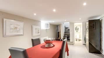 Apartment, Private Bathroom, Garden View | Restaurant