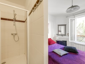 Apartment, Private Bathroom, Garden View | Bilik Mandi