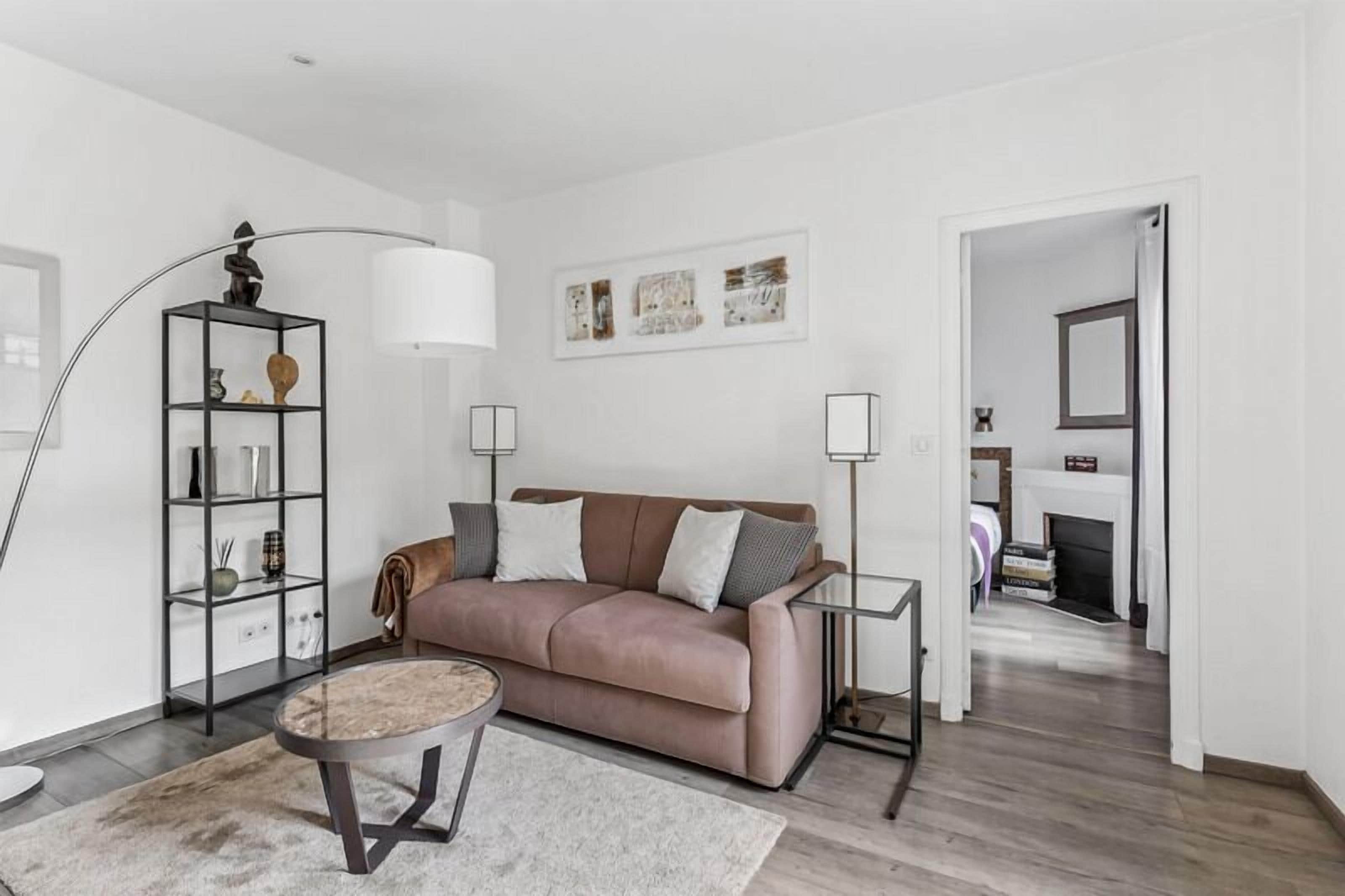 Apartment, Private Bathroom, Garden View | Lounge