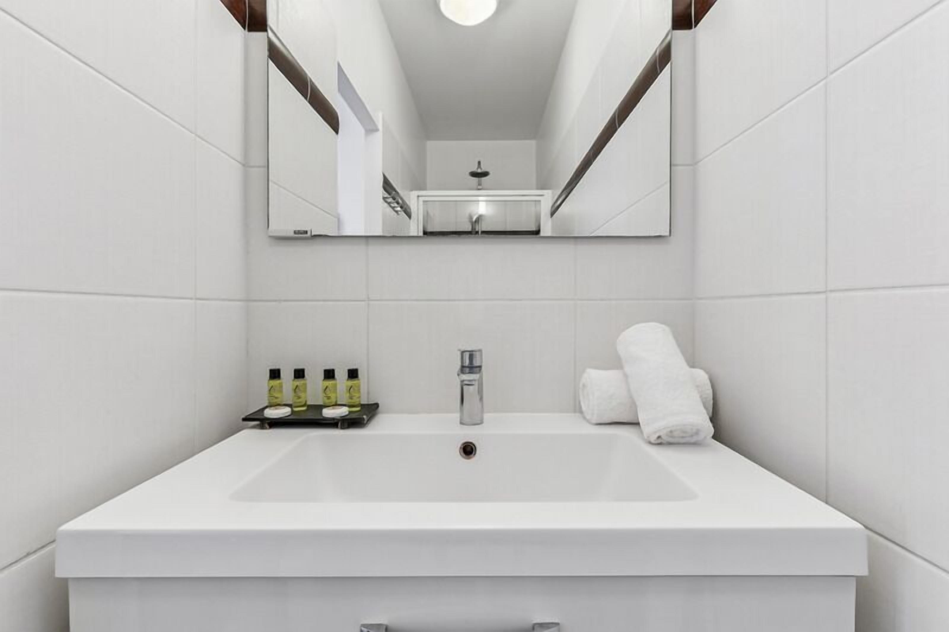 Apartment, eigenes Bad, Gartenblick | Badezimmer