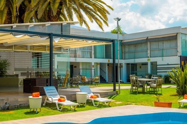 Een flatscreentelevisie