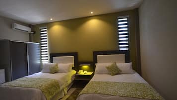 Minibar, in-room safe, desk, iron/ironing board
