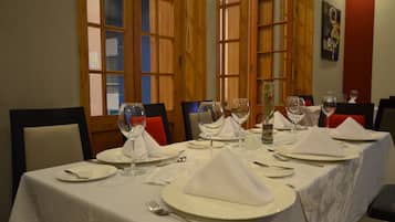 Breakfast, lunch, dinner served; international cuisine