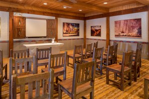 Meeting facility - Thunderbird Lodge (Chinle)