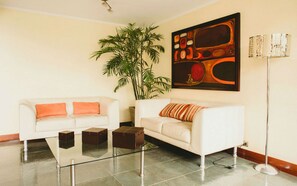 Lobby sitting area - Peru Apartments 4 Rent (Lima)