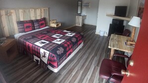 Blackout drapes, WiFi (free) - Aneth Lodge (Cortez)