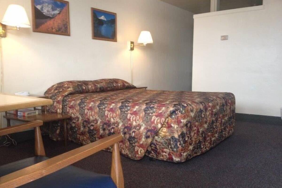 Double Room, Private Bathroom (One Queen- Non Smoking) | Blackout curtains, free WiFi