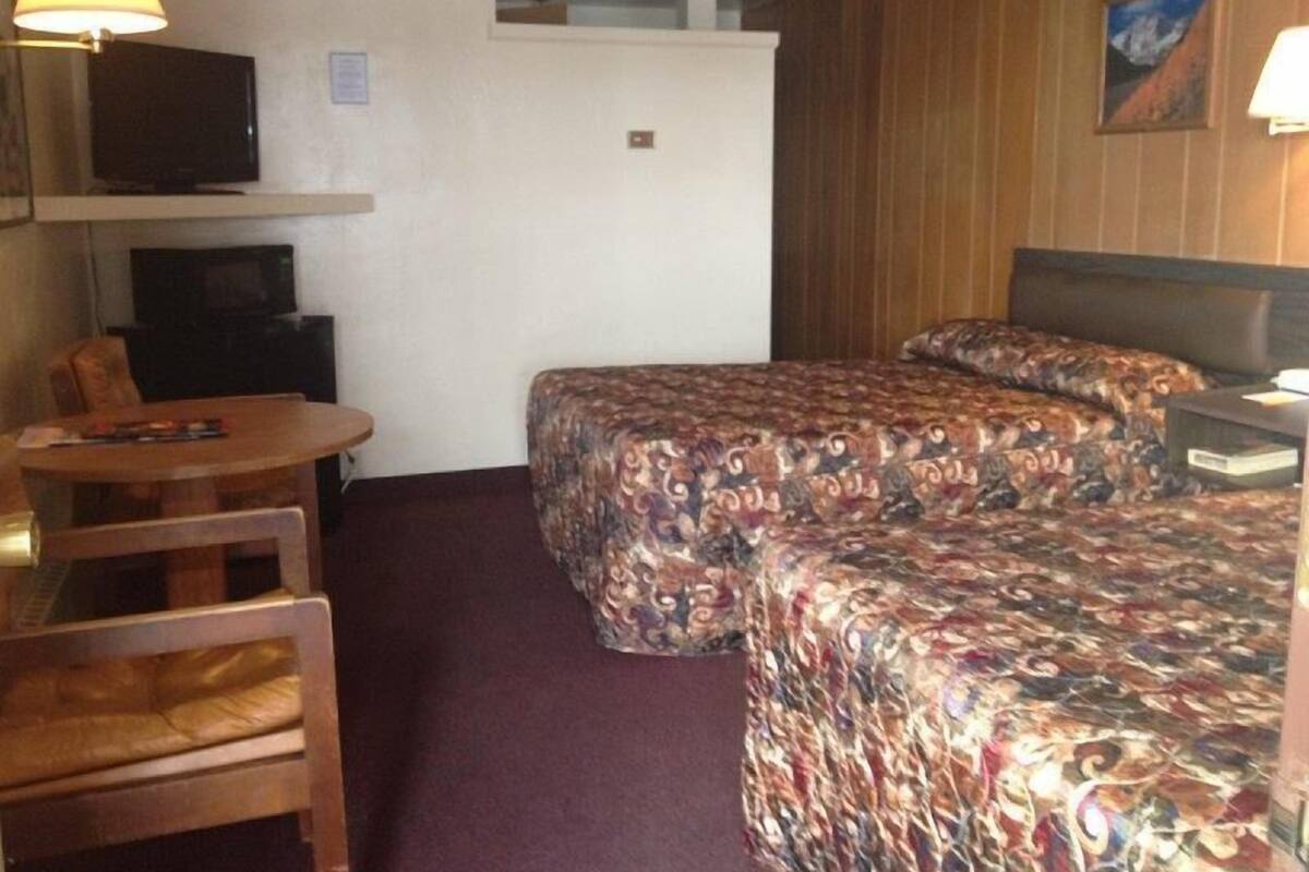 Quadruple Room, Ensuite (2 Full XL- NonSmoking) | Blackout curtains, free WiFi