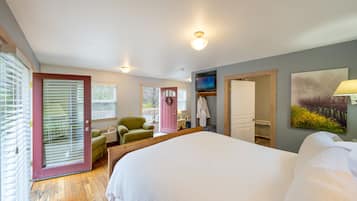 King Cottage ADA Accessible | Premium bedding, laptop workspace, soundproofing, free WiFi