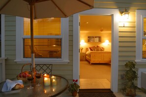 Premium bedding, laptop workspace, soundproofing, free WiFi - Aurora Park Cottages (Calistoga)