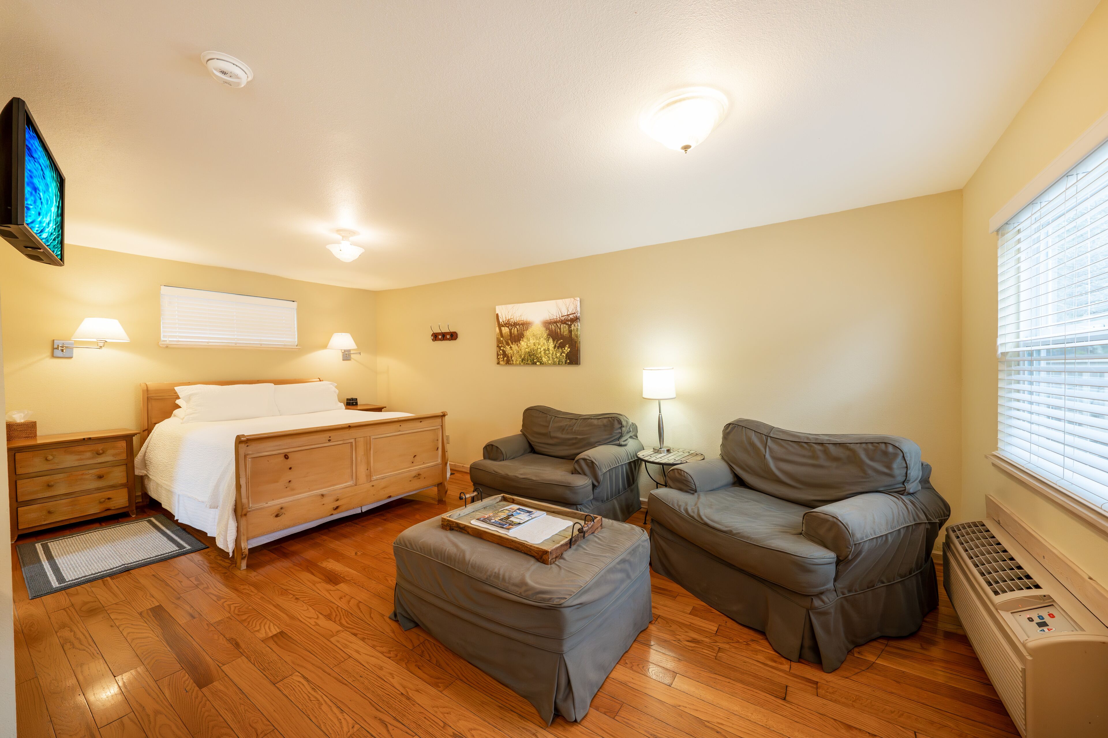 queen cottage | premium bedding, laptop workspace, soundproofing, free wifi